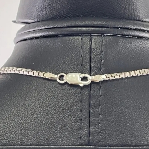 19.1g Sterling Silver box chain 19.75" w free pendant. Beautiful 925 chain 2mm - Picture 11 of 14